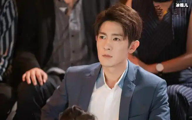 但慢慢发现,季肖冰其实是很少很少参加综艺节目的