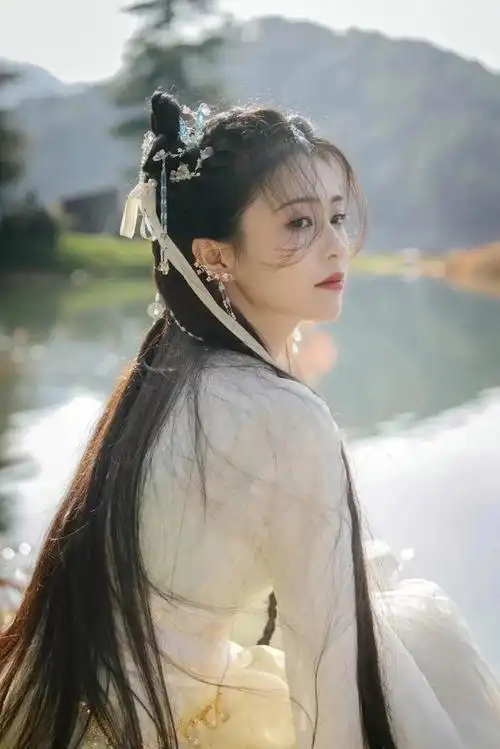 《长月烬明》4个人演白鹿的爹,3个都是宠女狂魔,唯有他是仇人