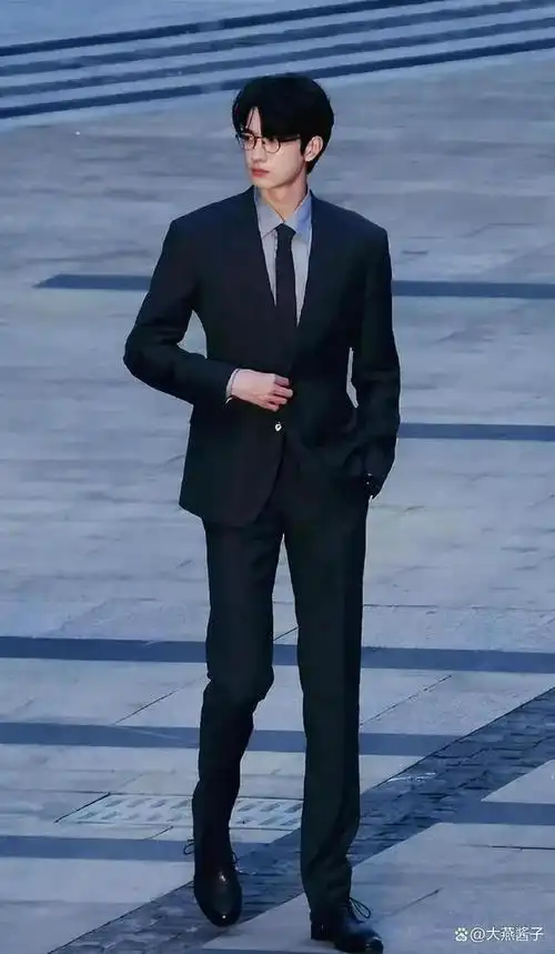 长得丑别硬穿西装这10位男星告诉你什么是潇洒俊朗贵气逼人