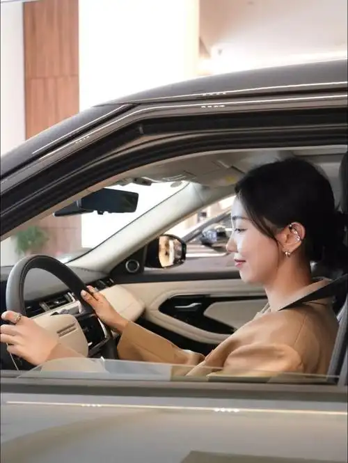 女生开路虎极光真的酷!深圳看车记07