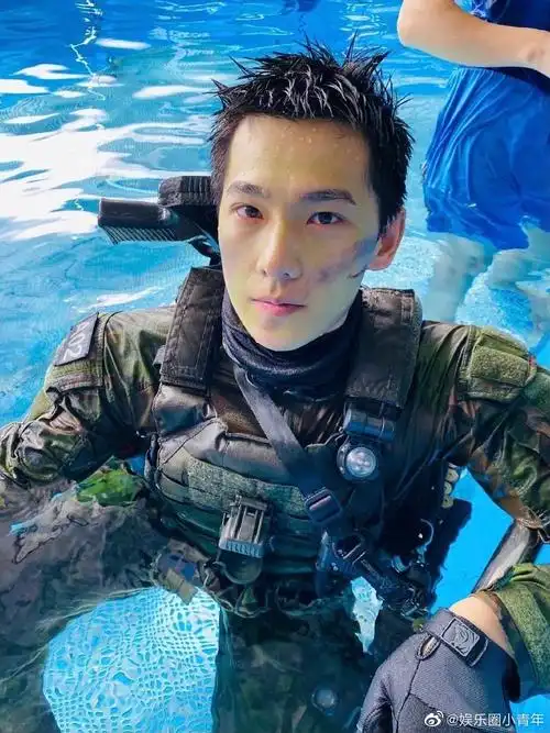 寸头免检帅哥杨洋