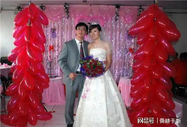 婚宴当天新郎当着所有人面揭开妻子的面纱就是她绿了我3年