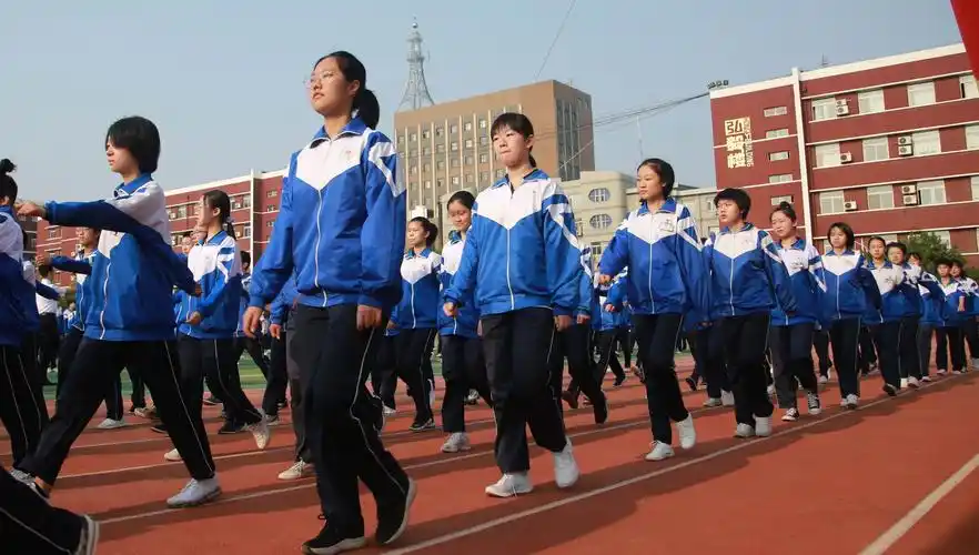 辽河油田实验中学"感恩实验追梦启航"主题升旗暨2020届毕业典礼