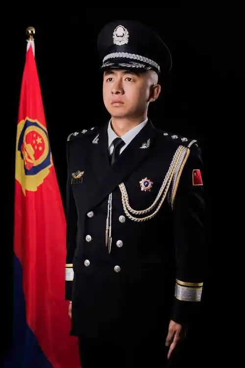 你好,警察节!怒江公安最美警礼服照片合集来啦_英姿_荣耀_警服