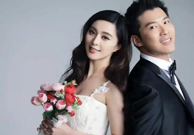 李晨女友新照晒出穿旗袍美出新高度满脸笑容好开心