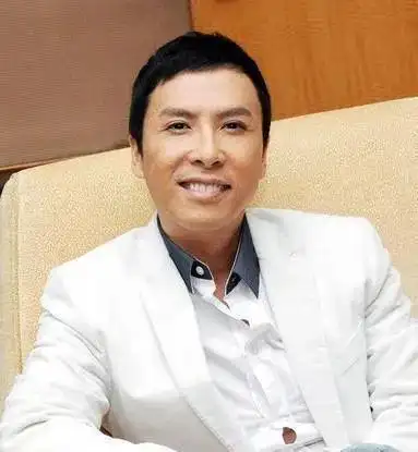 他是甄子丹儿子与异母弟弟同父不同命被母亲取名甄文焯做学霸