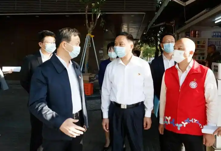 黄晓鹏到南山街道开展党代表进社区活动