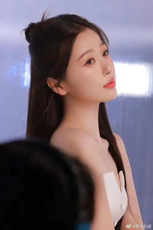 虞书欣居家丸子头发型##虞书欣水光肌妆容