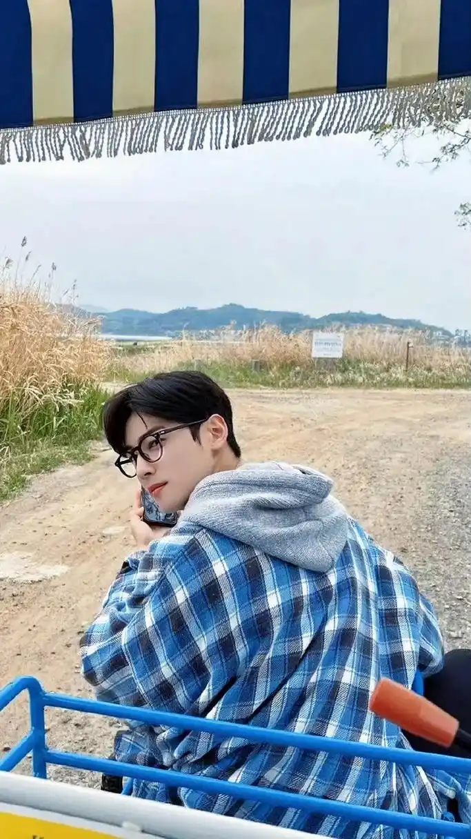 车银优素颜颜值依旧能扛,他算是这几年的韩国神颜男星吗