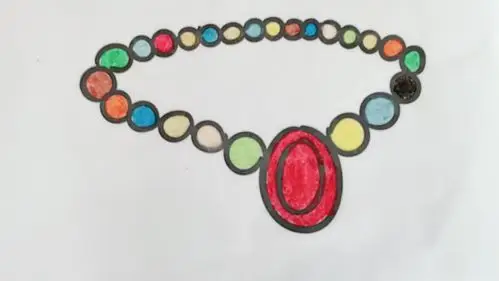 可爱的宝贝们今天画了一条五彩缤纷的项链要送给自己最亲爱的妈妈