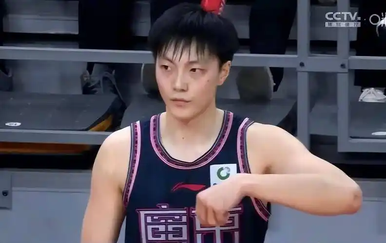 原创辽宁队大败新援首秀胡明轩6三分24分广东队补强内线