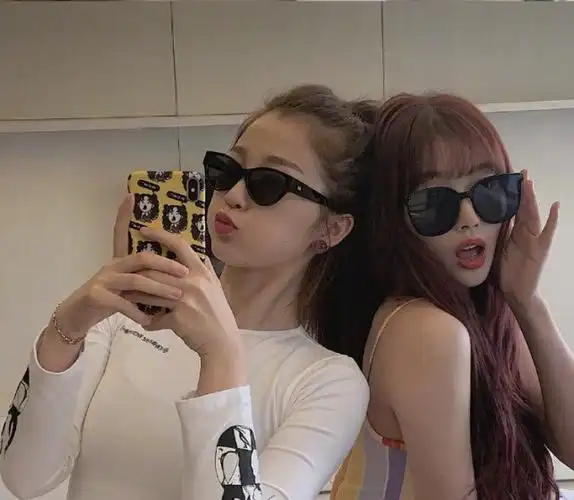 虞书欣孔雪儿穿衣风格大变样这身材谁hold住