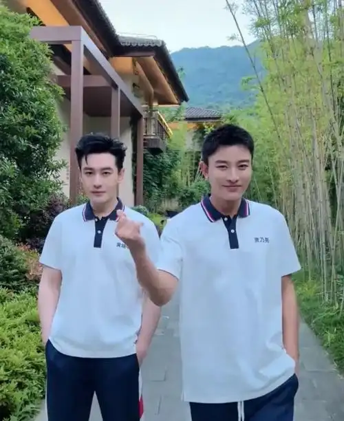 分钟火车坐18小时##贾乃亮黄晓明黄景瑜从炕上躺到了火车##星姐微博