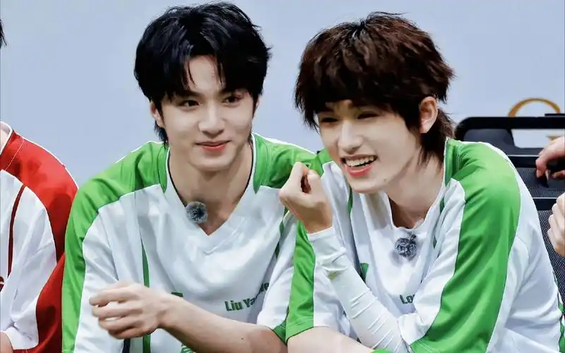 【夏日运动会】宋亚轩刘耀文你们在笑什么?