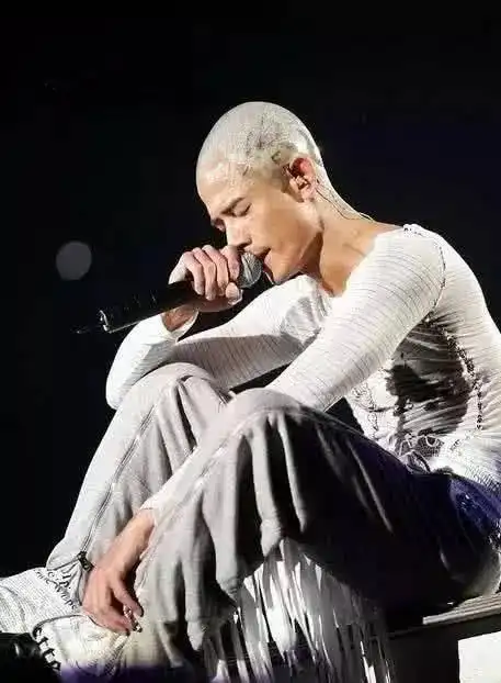 是不是帅哥剃个光头就知道,郭富城可爱,彭于晏霸气,唯独李晨和别人不