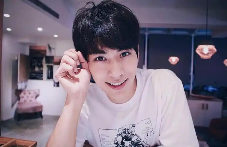 看过第一名的谁不夸一句林子闳眼技呢 虽然我老公平时总不好好用脸