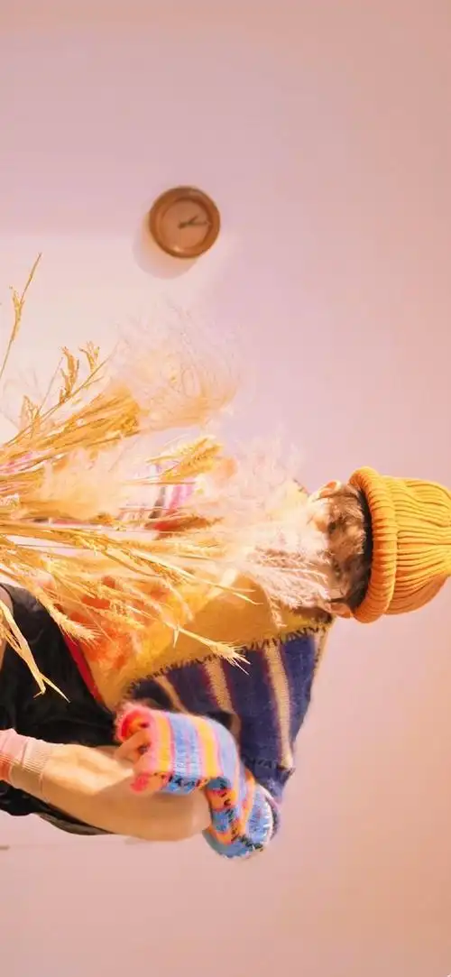 易烊千玺嘉人五月刊封面