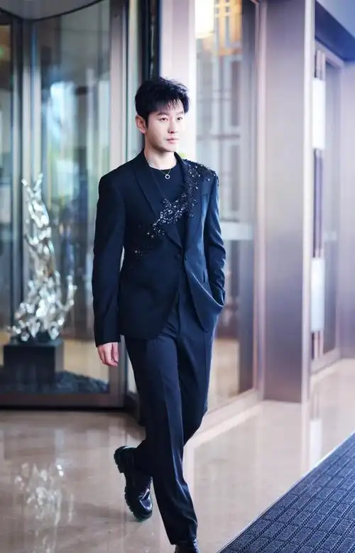 angelababy的事业遭遇困境黄晓明离婚后事业爱情两开花