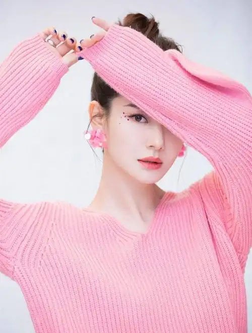 戚薇高清俏丽美照,优雅灵动!__财经头条