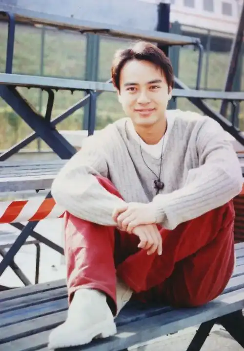 lee),1967年12月6日生于中国香港,籍贯广东新会崖西,华语流行乐男歌手