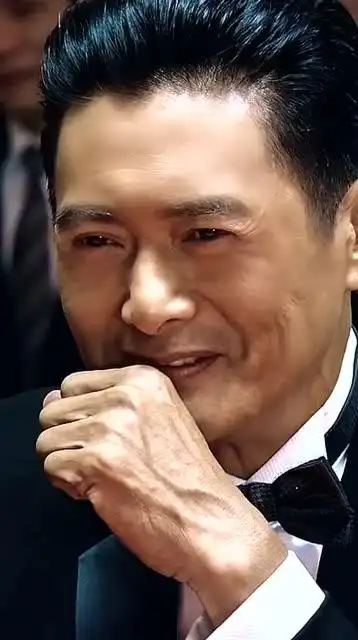 六十岁的周润发还是那么的意气风华,还是那么的帅气啊