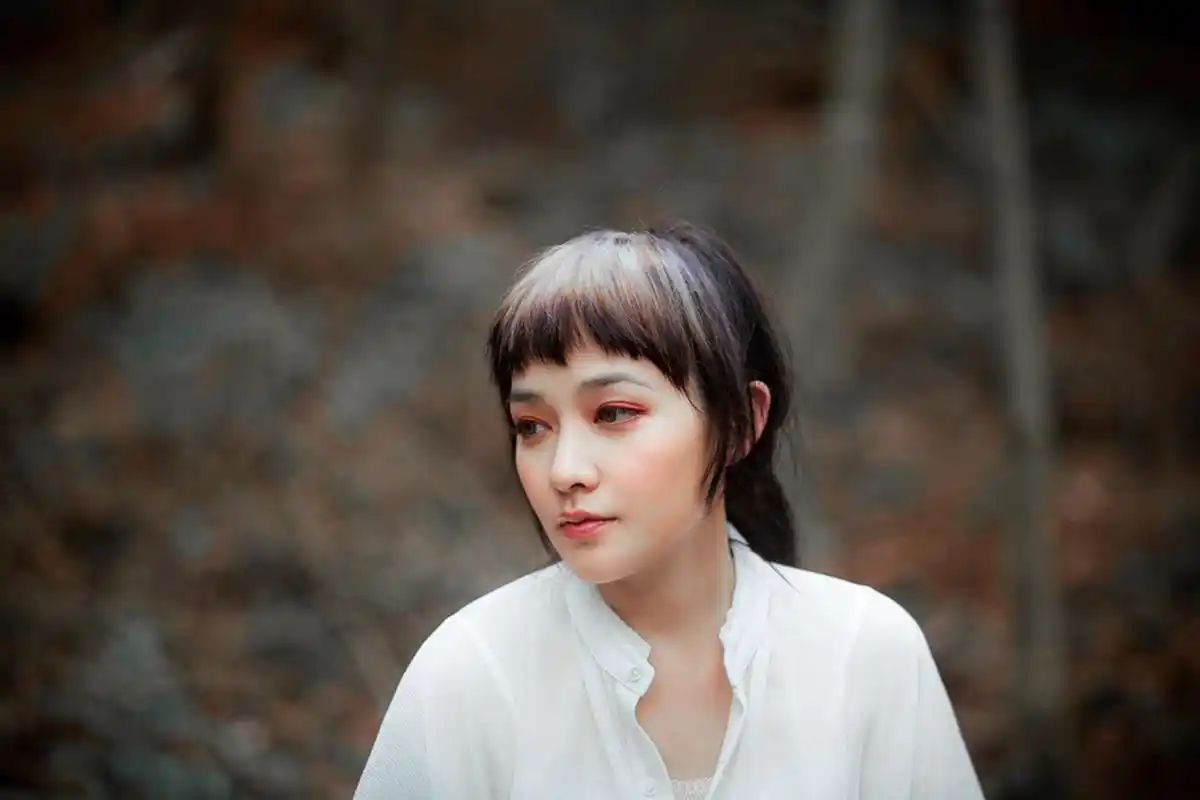 范晓萱放空mv取美景上山下溪喂蚊子