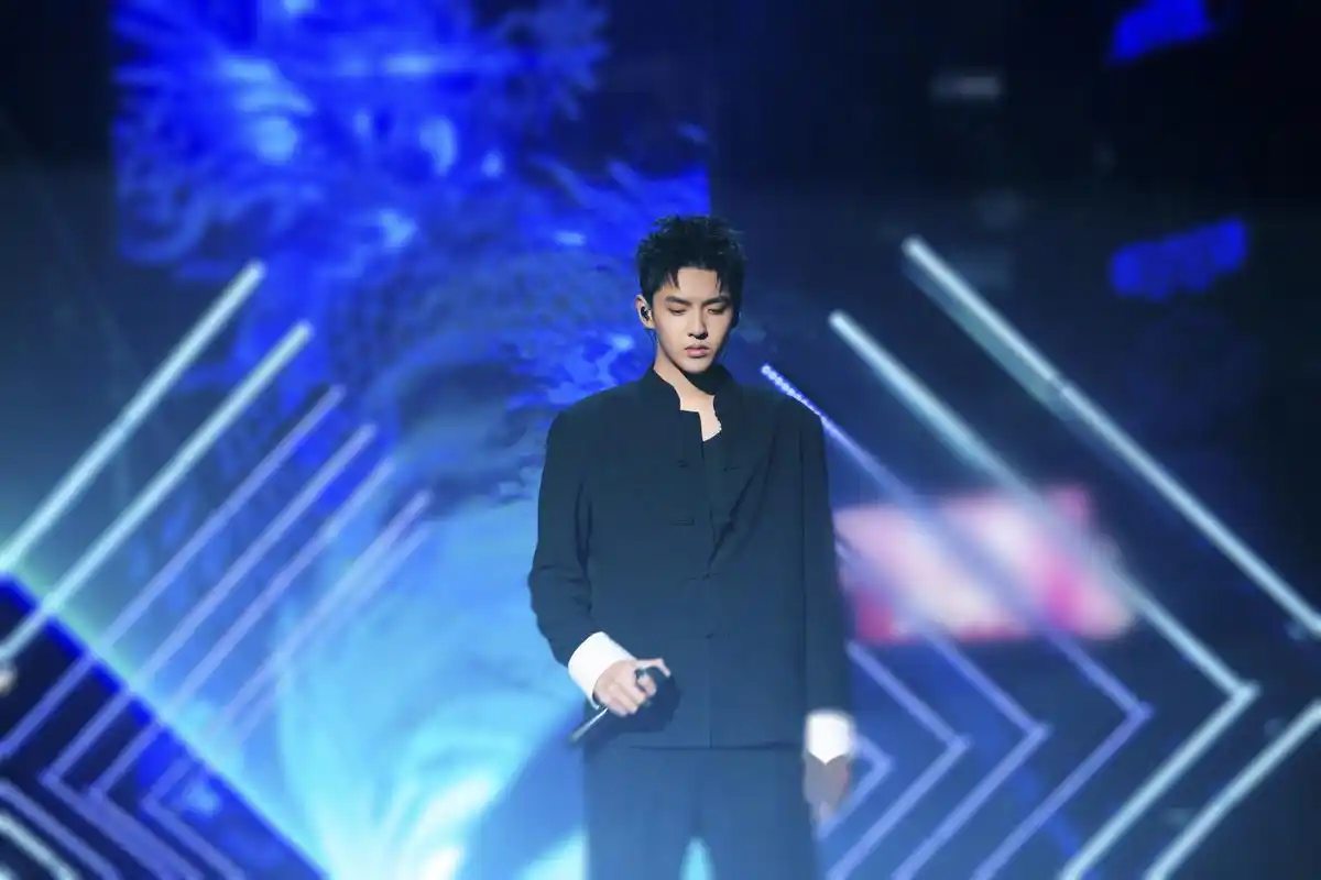 吴亦凡我想和你唱  .