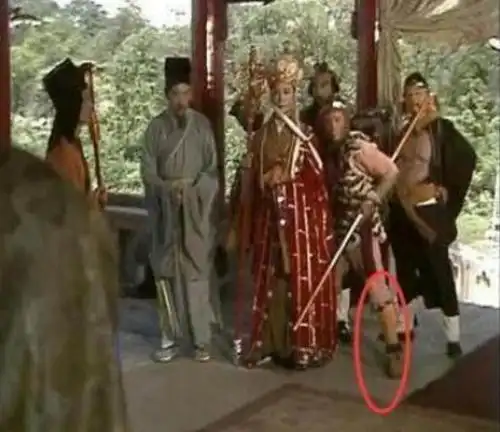 影视剧中看一次笑一次的尴尬穿帮镜头,网友:奇葩导演