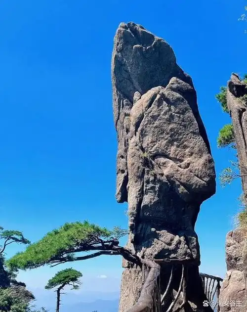 这是位于江西省上饶市玉山县的三清山,是道教名山,又名少华山.