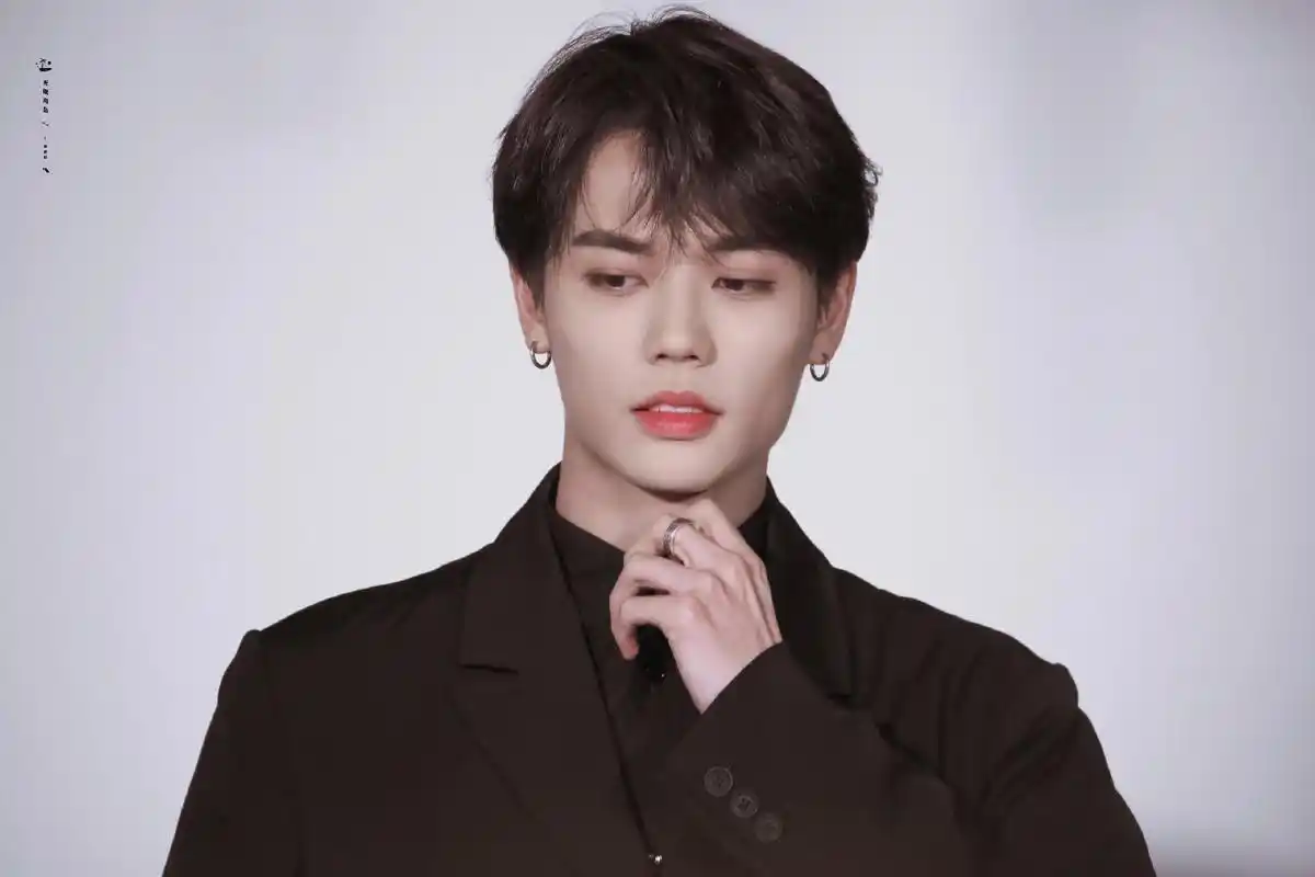 林彦俊大概是因为没有林彦俊高,没有林彦俊的两个酒窝,没有林彦俊的冷