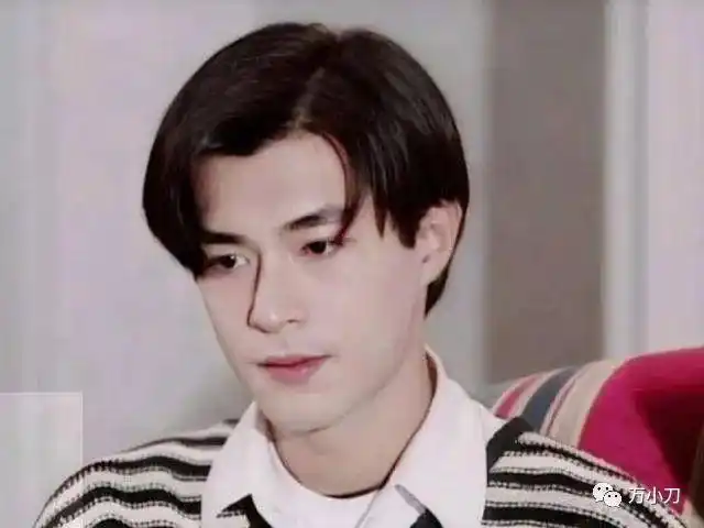 22个月前,古天乐18岁,因家境不好,他中学没上完就辍学打工,飘零江湖