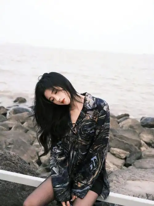 鞠婧祎海边冬日暖阳大片