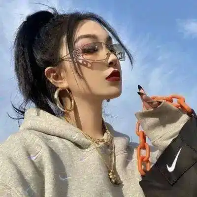 高清女头像 | 又拽又酷的女生头像_拼凑出