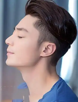 让准新郎霍建华为你亲身示范,一头无刘海的大背头发型,白净的俊脸