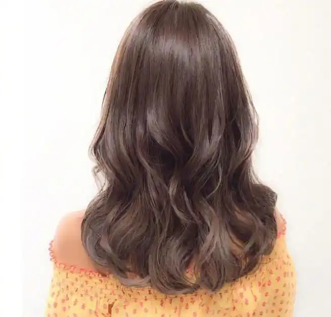 微卷中长发烫发发型,今年冬天头发这样烫美的刚刚好!