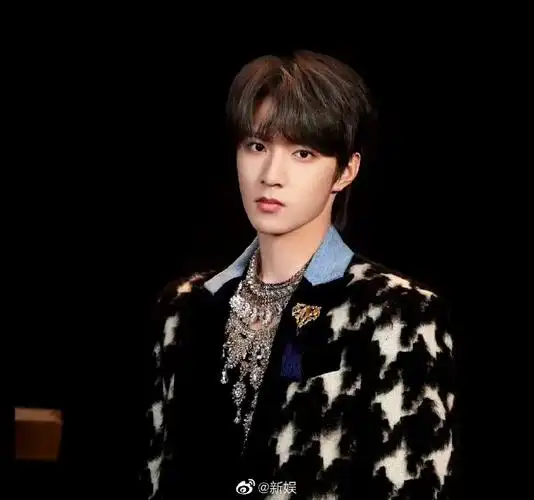 耀文真的可塑性很强有灵气,期待耀文和张导的合作静等官宣,祝拍摄顺利