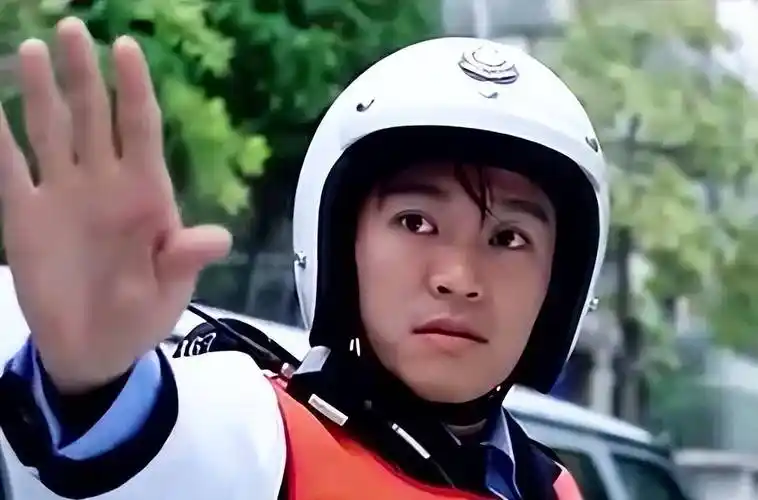 喜剧之王周星驰,用含着泪的笑,道尽小人物的悲哀与束手无措_观众_作品