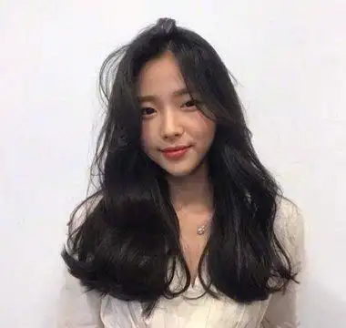 女生长发不知怎么烫? 资深发型师推荐这几款美腻长卷发发型(4)