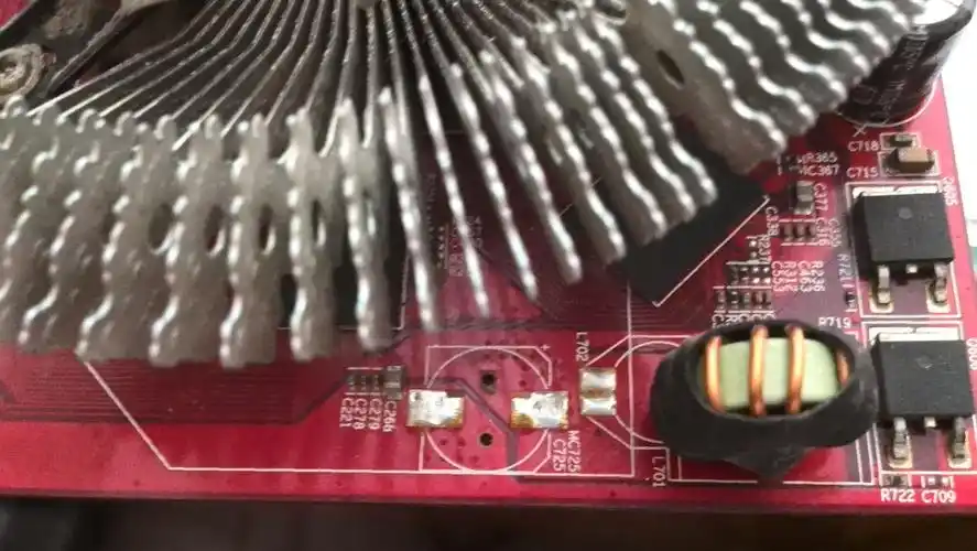 昂达显卡上的电路板电容正负极,焊下来的时候没留意,不知道哪个是正极