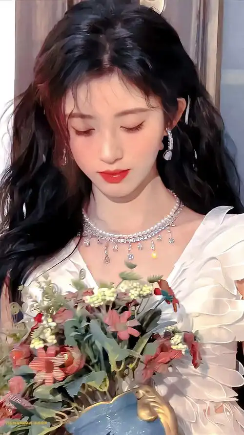 鞠婧祎 cr.酒窝暖