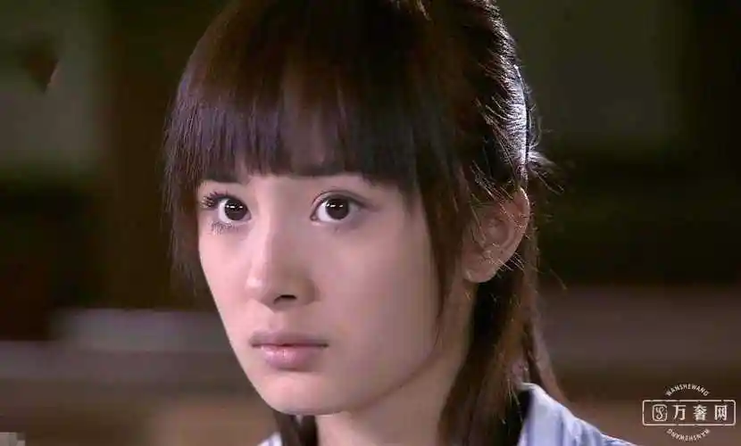 刘恺威曝光女儿正脸,遗传杨幂"拔牙前"脸型,网友:神似周 .