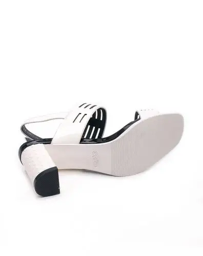 优雅牛皮革中跟凉鞋白色