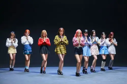 宇宙少女 - 堆糖,美图壁纸兴趣社区