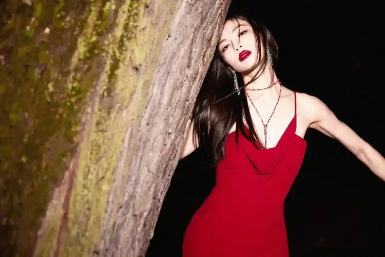 钟楚曦红衣冷御时尚大片 巴黎之夜魅惑浪漫_红色_isabel_marant