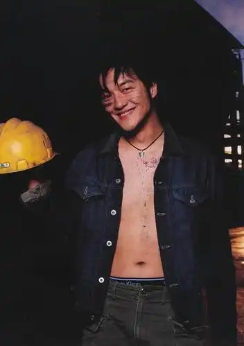 资料图片李亚鹏精彩写真28