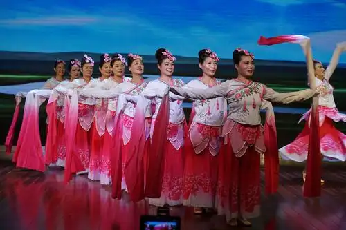 2020岁月如歌迎新春文艺演出照片