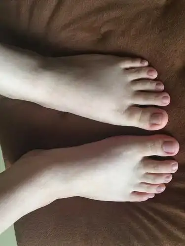 女人什么样的脚才算的上是好看的脚脚的审美该如何定义