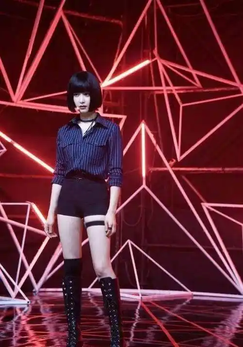 宋茜所在的女团也是个宝藏_郑秀晶_崔雪莉_舞台