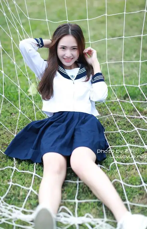【套图】jk 日系水手服女高中生小清新外拍-蜂鸟网