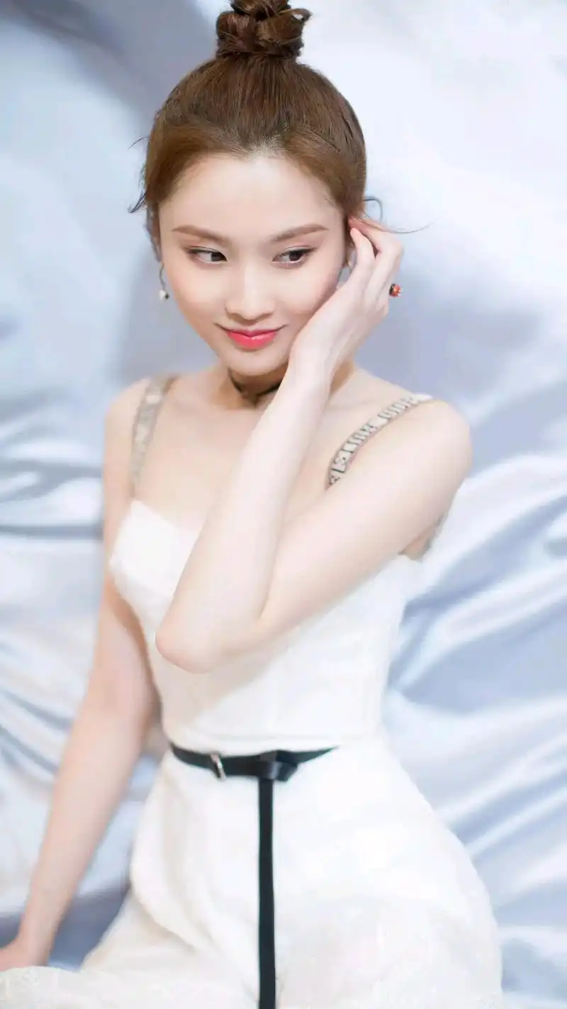 张慧雯高清写真,肤白貌美,楚楚可人